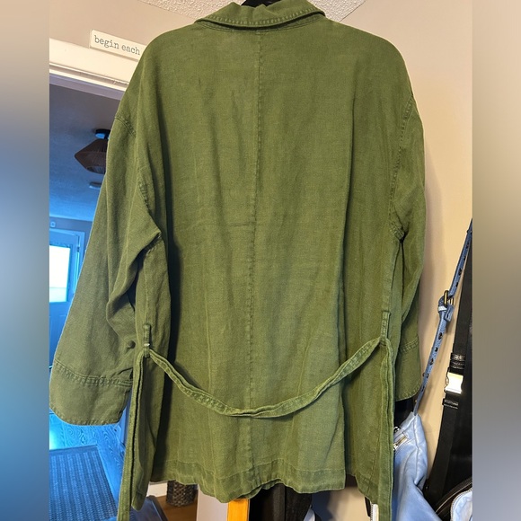 Tahari linen blend jacket/shirt. Like new - Picture 4 of 6